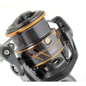 Mulineta Trabucco Vexil FDX cu corp Hybrid aluminiu/grafit și tambur V-Spool Long Cast