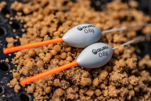 Pluta Guru Pinger Carbon Stem – plută pentru pescuit staționar la vargă, cu chilă din carbon, antenă goală foarte vizibilă și stabilitate excelentă pe ape adânci