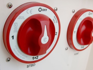 Selector Baterii Blue Sea e-Series 4 Poziții – Gestionare profesională și siguranță maximă pentru sistemul tău cu două baterii
