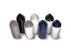 Gamă completă de baloane de protecție pentru acostare Polyform seria F Heavy Duty de culoare albă, fabricate în Norvegia prin tehnologia originală de rotoformare monobloc, echipate cu urechi de prindere ranforsate structural și supape etanșe V-10, disponi