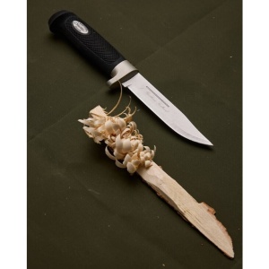Cuțit Marttiini Condor Big Game cu lamă de 130 mm, mâner cauciucat și teacă din piele – robust, sigur și perfect pentru vânătoare și activități outdoor