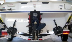 Trim Tabs automate Nauticus Smart Tabs SX – Kit complet de flapsuri din compozit și pistoane cu azot (variante 40BL, 60BL, 80BL) pentru stabilizarea și planarea rapidă a ambarcațiunilor cu motor