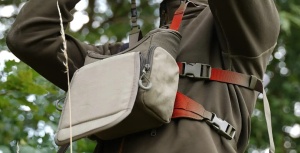 Geantă Hikmicro Binocular Harness HABROK – stabilitate, protecție și acces rapid în orice condiții de teren