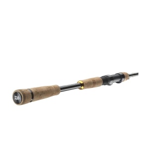 Daiwa Legalis Spin – lansetă ultra-rapidă, blank HMC+, inele Seaguide Titanium Oxid. Ideală pentru spinning modern și năluci ușoare–medii.