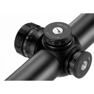 Luneta Minox ZX5 3–15x56 cu reticul iluminat 4/IR, tub de 30 mm și optică multi-strat M*, destinată vânătorii la distanțe variate și lumină redusă.