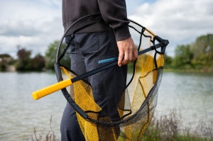 Minciog Sportex Tele Carbon Frame cauciucat 60x50cm cu mâner telescopic 200cm, cadru carbon ușor, ideal pentru pescuit de pe mal sau din barcă.