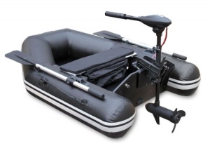 Motor electric Haswing Osapian 55lbs – vedere laterală, manetă telescopică și montaj pe oglinda bărcii