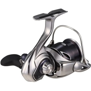 Mulineta Daiwa 25 Caldia FC LT – Corp Zaion V monocoque, Airdrive Design, MagSealed și frână ATD pentru control perfect și performanță superioară la spinning.