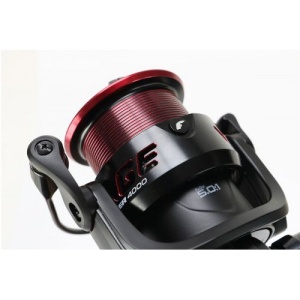 Mulineta Formax Visage Aluma Feeder 4000 cu corp din aluminiu, frână carbon 8kg, arbore melcat și tambur metalic – performanță premium pentru method și feeder modern.