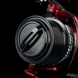 Mulinetă de înaltă performanță Team Feeder By Döme Long Cast Pro 6000 – Model feeder de distanță generația 2025 cu mecanism Worm Shaft, tambur de 67mm cu 2 clipsuri, greutate 550g și sistem de siguranță Rotor Brake.