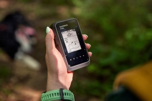 Garmin eTrex Solar – Navigator portabil cu încărcare solară, autonomie nelimitată, GPS multi-band, ecran de 2.2” cu vizibilitate în soare, busolă digitală și conectivitate Garmin Explore