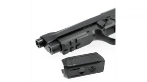 Pistol airsoft CO2 Umarex Beretta 90TWO 6mm cu sistem Non-Blowback, șină Picatinny protejată și încărcător de 15 BB.