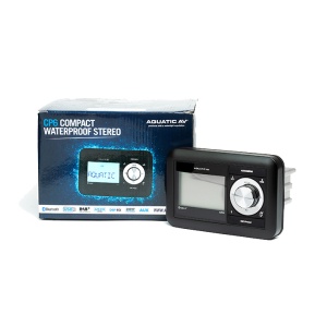 Player Marine Stereo Aquatic CP6 – Unitate audio neagră compactă cu Bluetooth, port USB de mare viteză (2A), ecran protejat optic și certificare IP65 pentru utilizare nautică profesională.