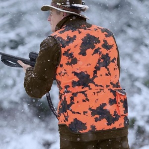 Vesta de vanatoare Blaser Ken Blaze, usoara si compacta, cu vizibilitate sporita si buzunare pentru radio