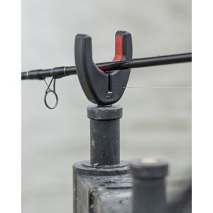 Cap Suport Față Daiwa N’Zon Compact – inserție TPE moale, canal pentru fir și filet de alamă, perfect pentru feeder pe ape comerciale.