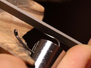 Carlige Gardner Specialist Sharpened Covert Dark Continental Mugga Hooks Nr 6 10buc/plic - Img 4
