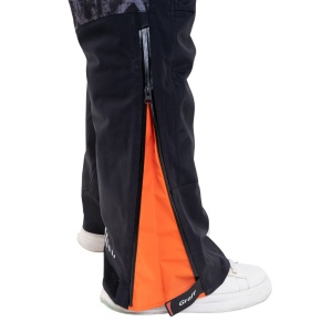 Costum tehnic de iarnă Graff WARMGUARD Winter Set 219-O-B-4 Black, jachetă și pantalon de culoare neagră, echipat cu membrană BRATEX de 25.000mm, izolație SUBZERO, finisaj hidrofob DRY CARE și fermoare etanșe YKK AquaGuard.