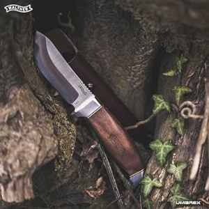 Cuțit pt piele Walther Premium Skinner – Instrument de vânătoare cu lamă de 95mm din oțel 440C, mâner elegant din lemn de nuc și teacă din piele inclusă.