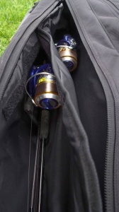 Husa Daiwa Tournament Pro Feeder Holdall 2 Lansete + 2 Mulinete 180cm - Img 9