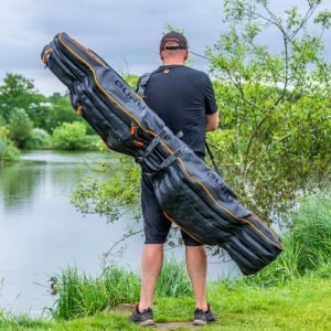 Husă Guru Fusion Rod Holdall 10 Plus+ – Detaliu compartimentare 5 secțiuni și design ergonomic pentru 10 lansete echipate