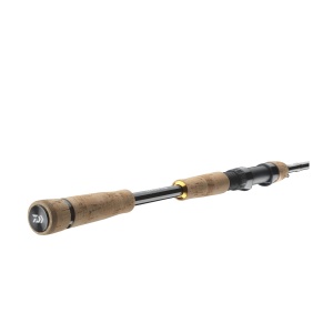 Daiwa Legalis Spin – lansetă ultra-rapidă, blank HMC+, inele Seaguide Titanium Oxid. Ideală pentru spinning modern și năluci ușoare–medii.