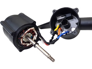 Motor electric Haswing Protruar V2 1 HP 65lb Brushless – vedere interioara, montaj pe oglinda bărcii