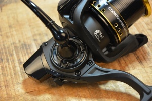 Mulineta Benzar Concourse Method Feeder 8500QD cu tambur long cast shallow si frana rapida Quick Drag pentru distante mari.