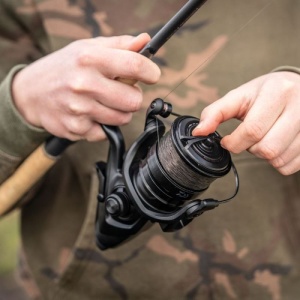 Mulineta Daiwa 22 Emblem BR 10000 – Free Spool cu Tough Digigear, frână ATD și tambur ABS Long Cast pentru pescuit la crap