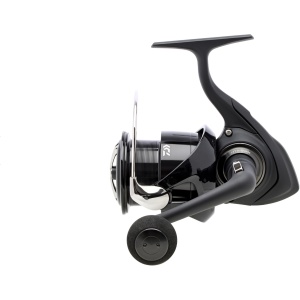 Mulineta Daiwa 24 TDR 4012QD AB evidențiind noul rotor Airdrive și manivela cu pliere rapidă.