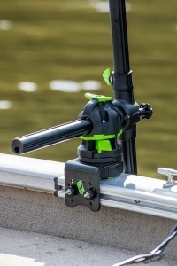 Bază Universală Railblaza Gunnel Track Mount HEXX – Platformă robustă din aluminiu pentru montarea accesoriilor heavy-duty pe șinele laterale ale ambarcațiunilor.