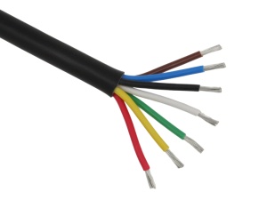 Secțiune transversală a cablului multifilar OceanFlex: 7 conductori din cupru stanat cu izolații codificate color, protejați de o manta exterioară rotundă rezistentă la abraziune.