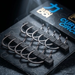 Carlige crap PB Products Surudoi Curved Circle PTFE din otel japonez forjat cu tija curbata si varf beaked point pentru Ronnie Rig.