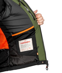 Costum tehnic de iarnă flotabil Graff FLOAT GUARD Fishing Set 215-O-B-7/1 Edition 4.0, în varianta de culori 7/1 cu inserții reflectorizante și design tactic, echipat cu membrană BRATEX de 10.000mm, spumă flotabilă FLOAT și fermoare etanșe YKK VISLON.
