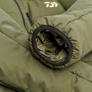 Jachetă pescuit la crap bărbați Daiwa Ultra Carp impermeabilă 5000mm cu spate extra-lung și izolație 120g/m2.