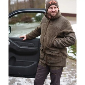 Jacheta de vanatoare Blaser Sherpa Fleece Dark Olive, calduroasa si rezistenta la vant, cu buzunare multiple si design silentios.