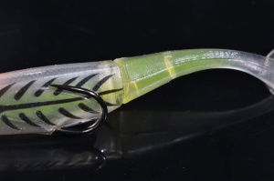 Jackall Grinch 135mm 20g Male Gill Chartreuse Tail - Img 4