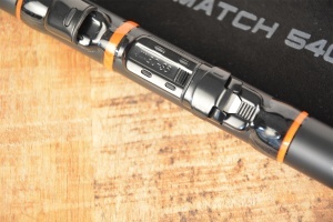 Lansetă Benzar Adventure Bolo-Match din carbon IM12, acțiune rapidă și lungime de transport de 80 cm, ideală pentru pescuit bolognez și match pe ape curgătoare și lacuri.
