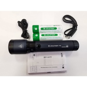Lanterna Ledlenser P7R 25Yrs Edition Smokey Blue – lanternă LED reîncărcabilă de 2000 lumeni, cu focalizare avansată, USB-C, IP68 și garanție 25 de ani, creată pentru performanță fără compromis