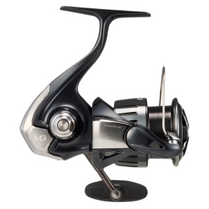 Daiwa 25 Ballistic HD LT 2500H – corp MQ aluminiu, rotor Airdrive Zaion V, MagSealed, Tough Digigear, ATD-L, frână 10 kg, 6 rulmenți, recuperare 80 cm, greutate 235 g.