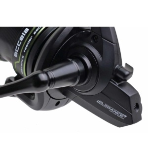 Mulinetă Formax Accela Distance Feeder 6500 – Detaliu tambur Long Cast, sistem Worm Shaft și manivelă metalică înșurubabilă.