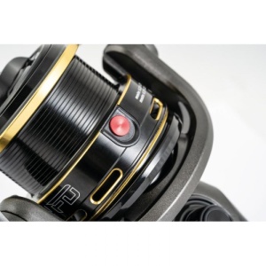 Mulineta Trabucco Inspiron Distance Feeder cu tambur Superlight Long Cast și clips dublu pentru pescuit de precizie