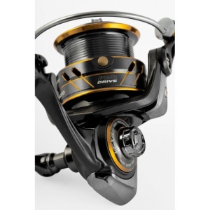 Mulineta Trabucco Vexil FDX cu corp Hybrid aluminiu/grafit și tambur V-Spool Long Cast