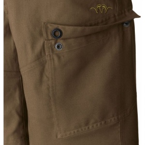 Pantaloni scurți Blaser Summer Bruce, confecționați din material rezistent cu uscare rapidă, croială lejeră și buzunare multiple, ideali pentru vânătoare și activități outdoor de vară.