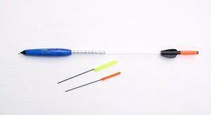 Plută Cralusso Dart Waggler pentru pescuit match de precizie, cu antenă aerodinamică tip dart și calibrare rapidă, ideală pentru lansări exacte la distanță mare