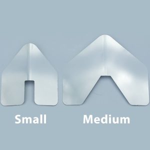 Protecție de provă din inox medie Gator Guards BowShield 19.05 x 22.86 cm, din inox 316 cu finisaj oglindă și adeziv poliuretanic, ideală pentru protejarea etravei împotriva ancorei și rolelor peridocului.