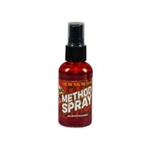 Spray Benzar Mix Method 50ml – atractant spray cu aderență ridicată și dizolvare rapidă, creează nor vizual intens pentru feeder și method feeder, ideal pentru activare instant a vadului.