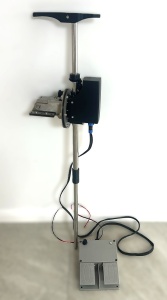 Suport Sondă Live BAM din inox – versiuni electrică, wireless și mecanică, compatibile Garmin și Lowrance, cu sistem de rotire 360° și prindere rapidă pentru barcă.