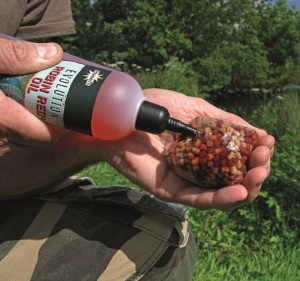 Atractant Dynamite Baits Evolution Oil 300ml Robin Red - Img 3