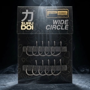 Carlige crap PB Products Surudoi Wide Circle PTFE din otel japonez forjat cu tija scurta si varf beaked point pentru monturi profesionale.