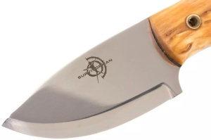 Cuțit Helle Mandra – Instrument full-tang compact cu lamă de 69mm din oțel triplu laminat, mâner din mesteacăn și teacă tradițională din piele